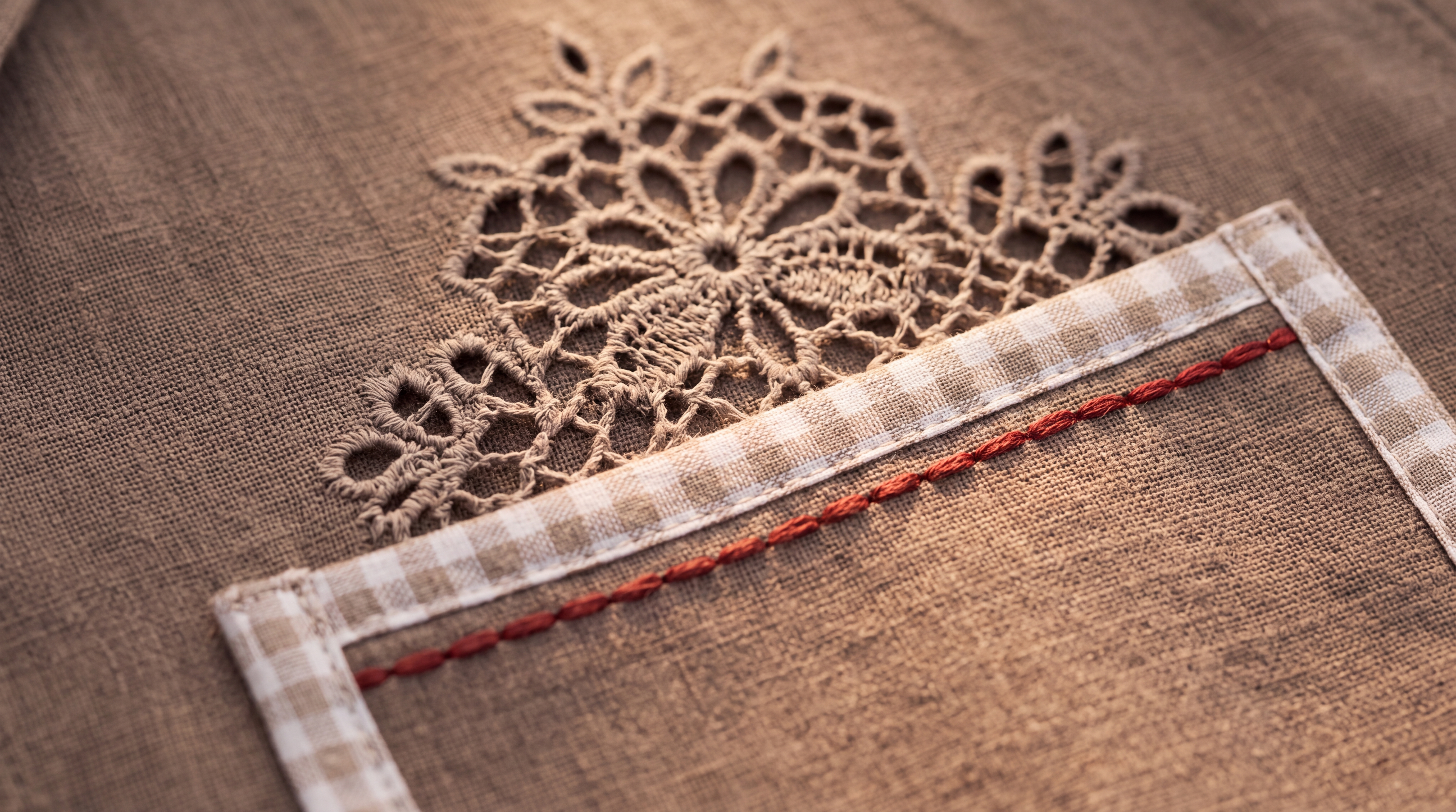 CUTWORK POCKET DETAIL